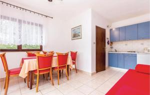 2 Bedroom Gorgeous Apartment In Jadranovo 