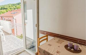 2 Bedroom Amazing Apartment In Slatine