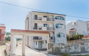 2 Bedroom Amazing Apartment In Slatine 