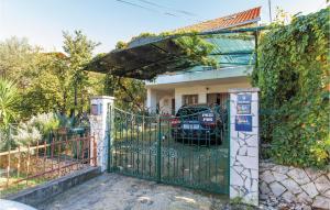 2 Bedroom Amazing Apartment In Okrug Gornji 
