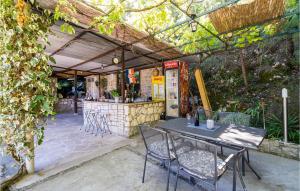 Gorgeous Apartment In Gruda With Wifi