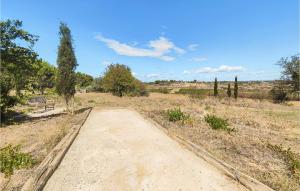 Maisons de vacances 5 Bedroom Beautiful Home In Ouveillan : photos des chambres