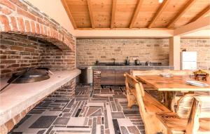 7 Bedroom Awesome Home In Polaca