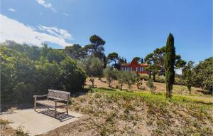 Maisons de vacances 5 Bedroom Beautiful Home In Ouveillan : photos des chambres