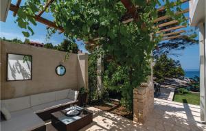 Amazing Home In Blato With Wifi