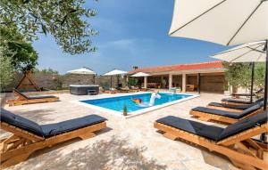 7 Bedroom Awesome Home In Polaca