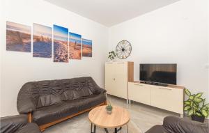 3 Bedroom Lovely Home In Vodice 