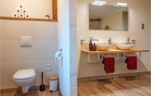 Maisons de vacances Awesome Home In Lussas Et Nontronneau : photos des chambres