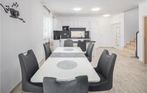 Cozy Home In Porec With Kitchen