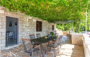 Stunning Apartment In Zrnovo