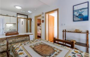2 Bedroom Nice Apartment In Pula 