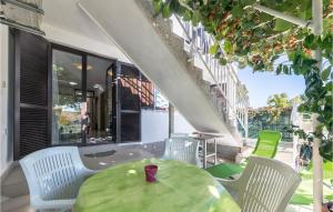 2 Bedroom Nice Apartment In Pula