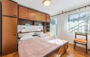 2 Bedroom Nice Apartment In Pula