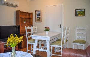 2 Bedroom Gorgeous Home In Alstermo