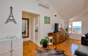 Nice Apartment In Makarska With Wifi