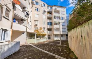 Nice Apartment In Makarska With Wifi