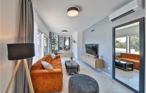 Lovely Home In Seget Donji 