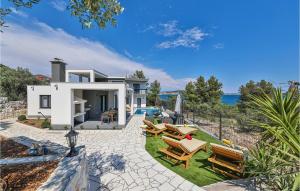 Lovely Home In Seget Donji 