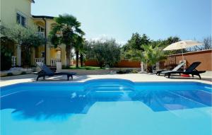 2 Bedroom Nice Apartment In Porec 