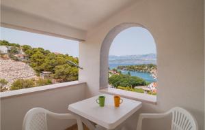 Gorgeous Apartment In Supetar-Splitska