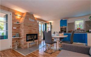 3 Bedroom Cozy Home In Gromin Dolac