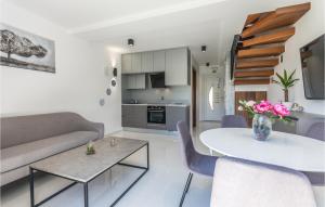 Beach Front Home In Sukosan With Wifi