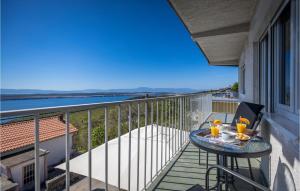 2 Bedroom Gorgeous Home In Dramalj