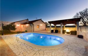 Awesome Home In Pridraga With Wifi