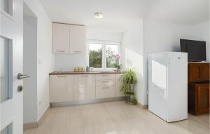 Cozy Home In Kamenmost With Sauna