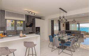 3 Bedroom Cozy Home In Sibenik - Zaboric 