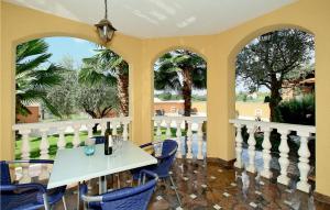 2 Bedroom Nice Apartment In Porec 