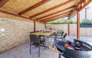 1 Bedroom Cozy Apartment In Fazana