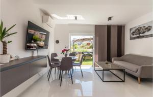 Beach Front Home In Sukosan With Wifi 