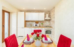 Cozy Home In Rojnici With Wifi