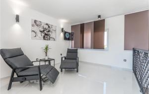 Beach Front Home In Sukosan With Wifi