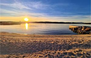 Cozy Apartment In Jadranovo With Wifi 