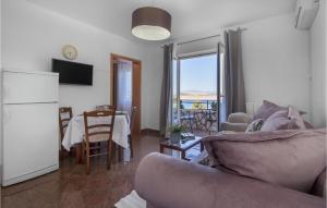 Cozy Apartment In Jadranovo With Wifi