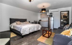 Stunning Apartment In Jadranovo