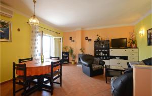 Cozy Apartment In Racisce With Wifi