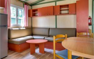 Maisons de vacances Cozy Home In La Faute-Sur-Mer : photos des chambres
