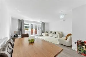 Canterbury 5 bedroom house stay- sleeps upto 9 - Chartham