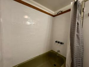 Kings Studio Apartment A