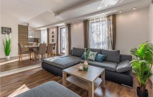 2 Bedroom Gorgeous Home In Pula