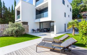 2 Bedroom Stunning Apartment In Omisalj