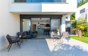 2 Bedroom Stunning Apartment In Omisalj 