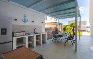 2 Bedroom Stunning Apartment In Omisalj