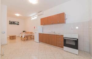 1 Bedroom Amazing Apartment In Biograd 