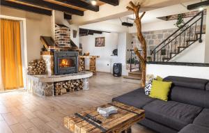 Cozy Home In Blaca With Wifi