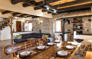 Cozy Home In Blaca With Wifi