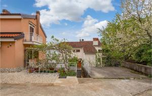 Cozy Apartment In Lovran With Wifi